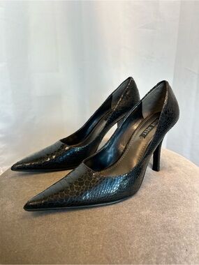Nine West black snake print embossed high heel pumps pointed toe Sz 9